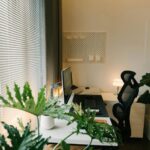 Sfaturi pentru amenajarea unui birou de lucru confortabil și productiv acasă